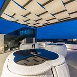 Grandpalazzo With Rooftop Swimming Pool