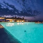 Grandpalazzo With Rooftop Swimming Pool Vir