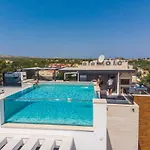 Grandpalazzo With Rooftop Swimming Pool *