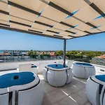 Grandpalazzo With Rooftop Swimming Pool Lägenhet *