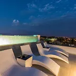 Lägenhet Grandpalazzo With Rooftop Swimming Pool Vir
