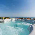 Lägenhet Grandpalazzo With Rooftop Swimming Pool Vir