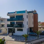 Grandpalazzo With Rooftop Swimming Pool Lägenhet *