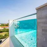 Lägenhet Grandpalazzo With Rooftop Swimming Pool