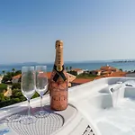 Grandpalazzo With Rooftop Swimming Pool Vir