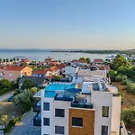 Grandpalazzo With Rooftop Swimming Pool Vir