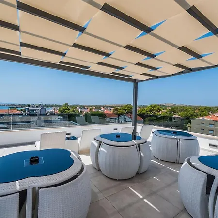 Grandpalazzo With Rooftop Swimming Pool شقة *
