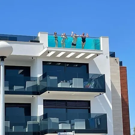 Grandpalazzo With Rooftop Swimming Pool شقة