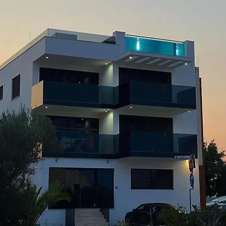 Grandpalazzo With Rooftop Swimming Pool