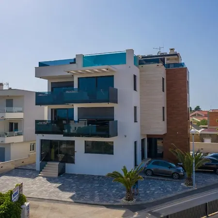Grandpalazzo With Rooftop Swimming Pool شقة *