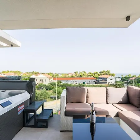 شقة Grandpalazzo With Rooftop Swimming Pool
