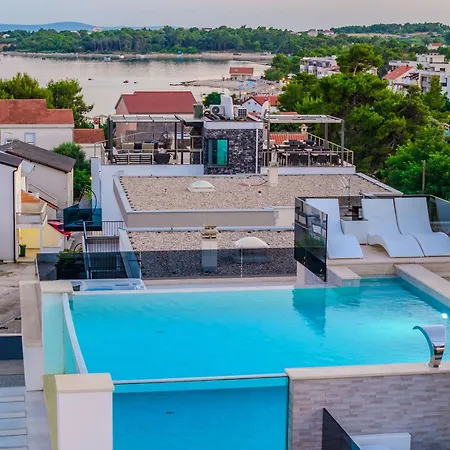 Grandpalazzo With Rooftop Swimming Pool * Vir