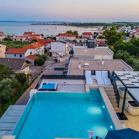 Grandpalazzo With Rooftop Swimming Pool Apartment
