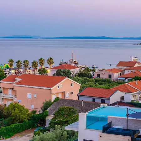 Grandpalazzo With Rooftop Swimming Pool شقة