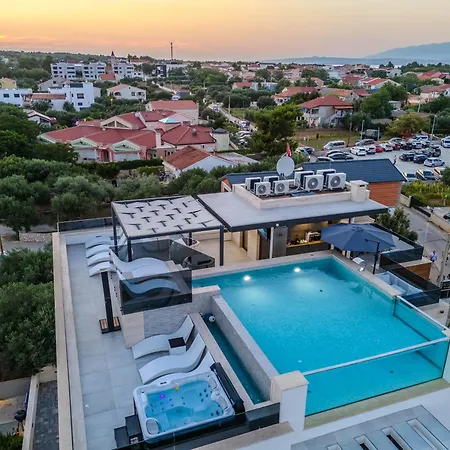 شقة Grandpalazzo With Rooftop Swimming Pool فير