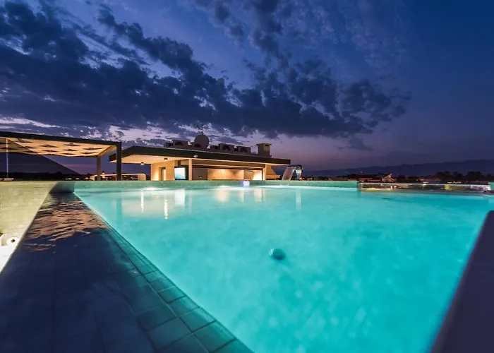 Grandpalazzo With Rooftop Swimming Pool Vir