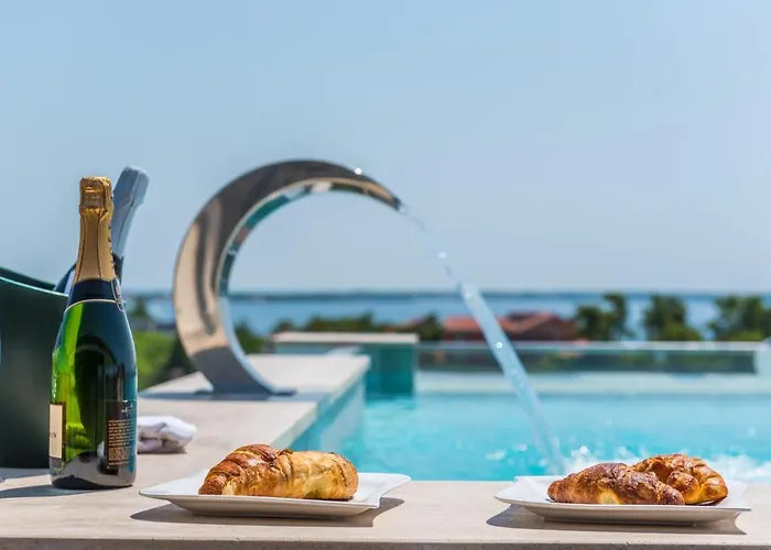 Grandpalazzo With Rooftop Swimming Pool Vir