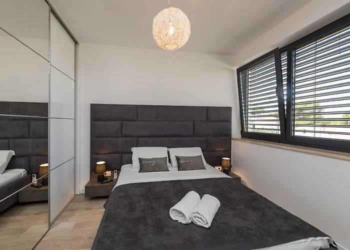 Grandpalazzo With Rooftop Swimming Pool 아파트