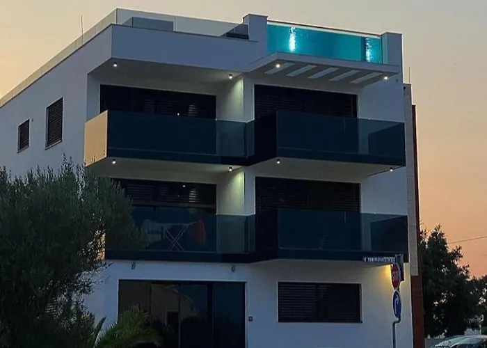 Grandpalazzo With Rooftop Swimming Pool