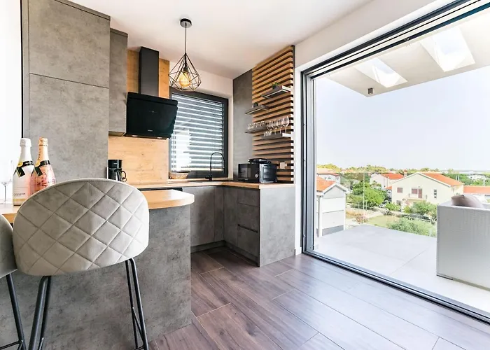 Grandpalazzo With Rooftop Swimming Pool 비르