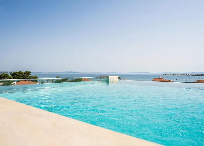 Grandpalazzo With Rooftop Swimming Pool *