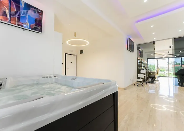 Grandpalazzo With Rooftop Swimming Pool Apartment Vir
