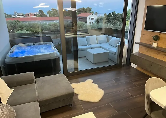 Grandpalazzo With Rooftop Swimming Pool Apartment