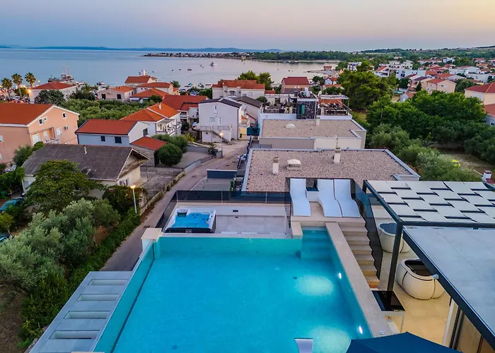 Grandpalazzo With Rooftop Swimming Pool 아파트