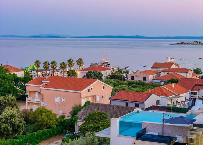 Grandpalazzo With Rooftop Swimming Pool Apartment