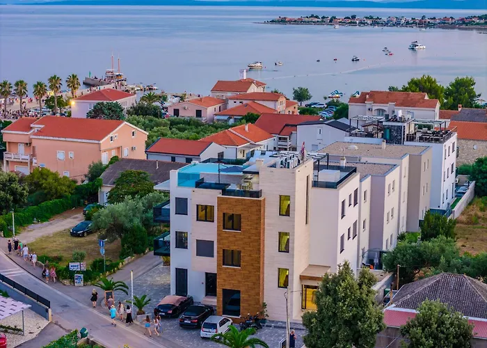 Grandpalazzo With Rooftop Swimming Pool Apartment