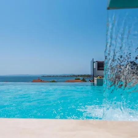 Grandpalazzo With Rooftop Swimming Pool דירה *