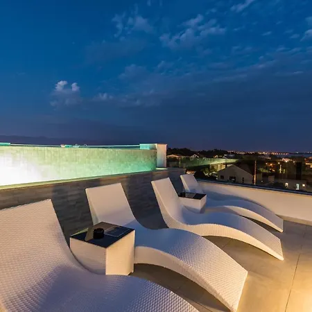 Appartamento Grandpalazzo With Rooftop Swimming Pool Vir