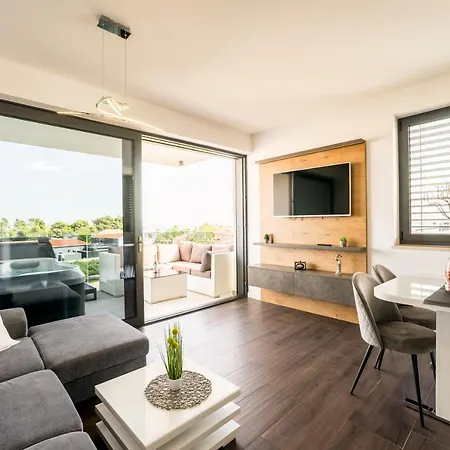 Apartament Grandpalazzo Vir