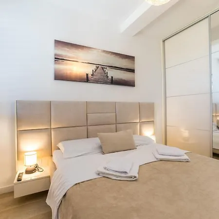 Grandpalazzo With Rooftop Swimming Pool *