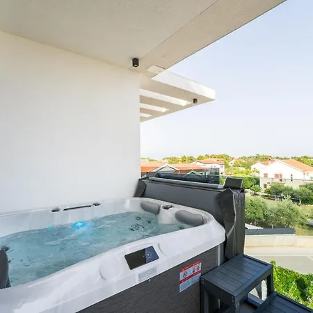 Grandpalazzo With Rooftop Swimming Pool