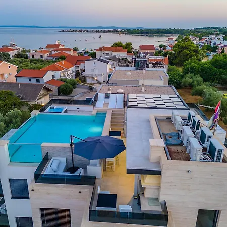 Apartment Grandpalazzo Vir