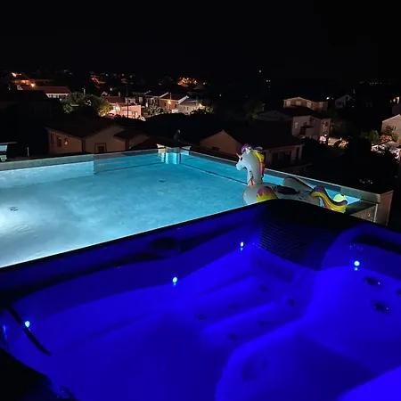 アパート Grandpalazzo With Rooftop Swimming Pool *