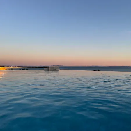Grandpalazzo With Rooftop Swimming Pool דירה ויר