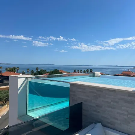 Grandpalazzo With Rooftop Swimming Pool
