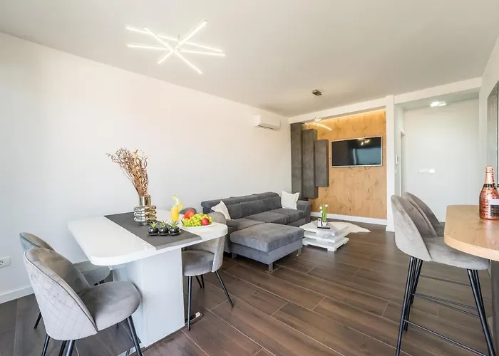 Grandpalazzo With Rooftop Swimming Pool *