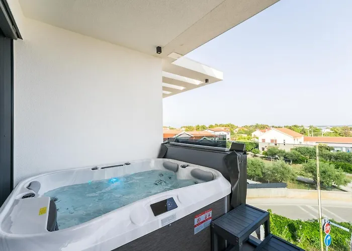 Grandpalazzo With Rooftop Swimming Pool