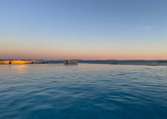 Grandpalazzo With Rooftop Swimming Pool Apartman Vir